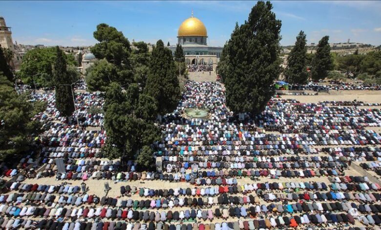30 ألفاً يؤدون صلاة الجمعة في المسجد الأقصى