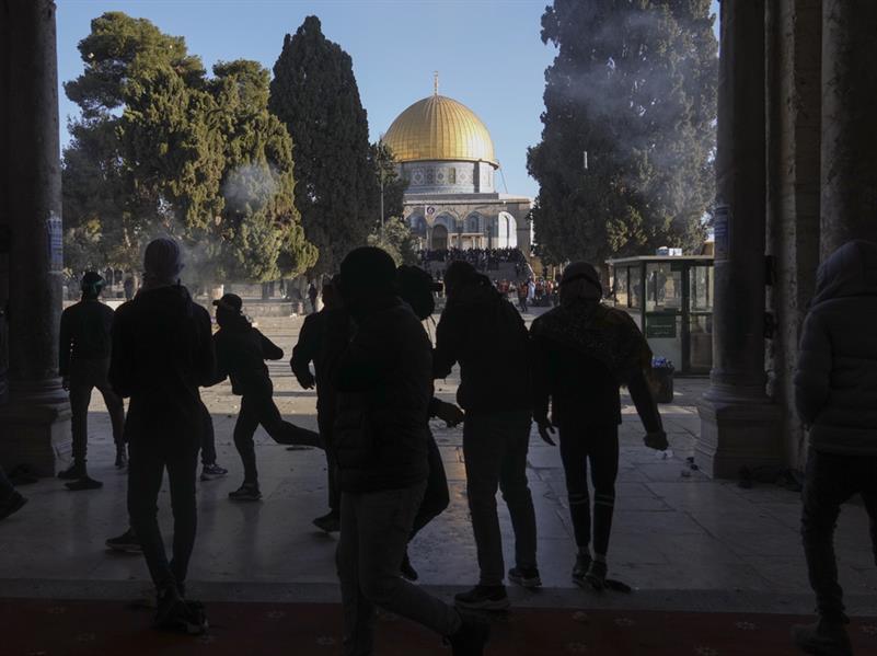 المملكة تدين وتستنكر اقتحام قوات الإحتلال الإسرائيلي المسجد الأقصى وإغلاق بواباته 