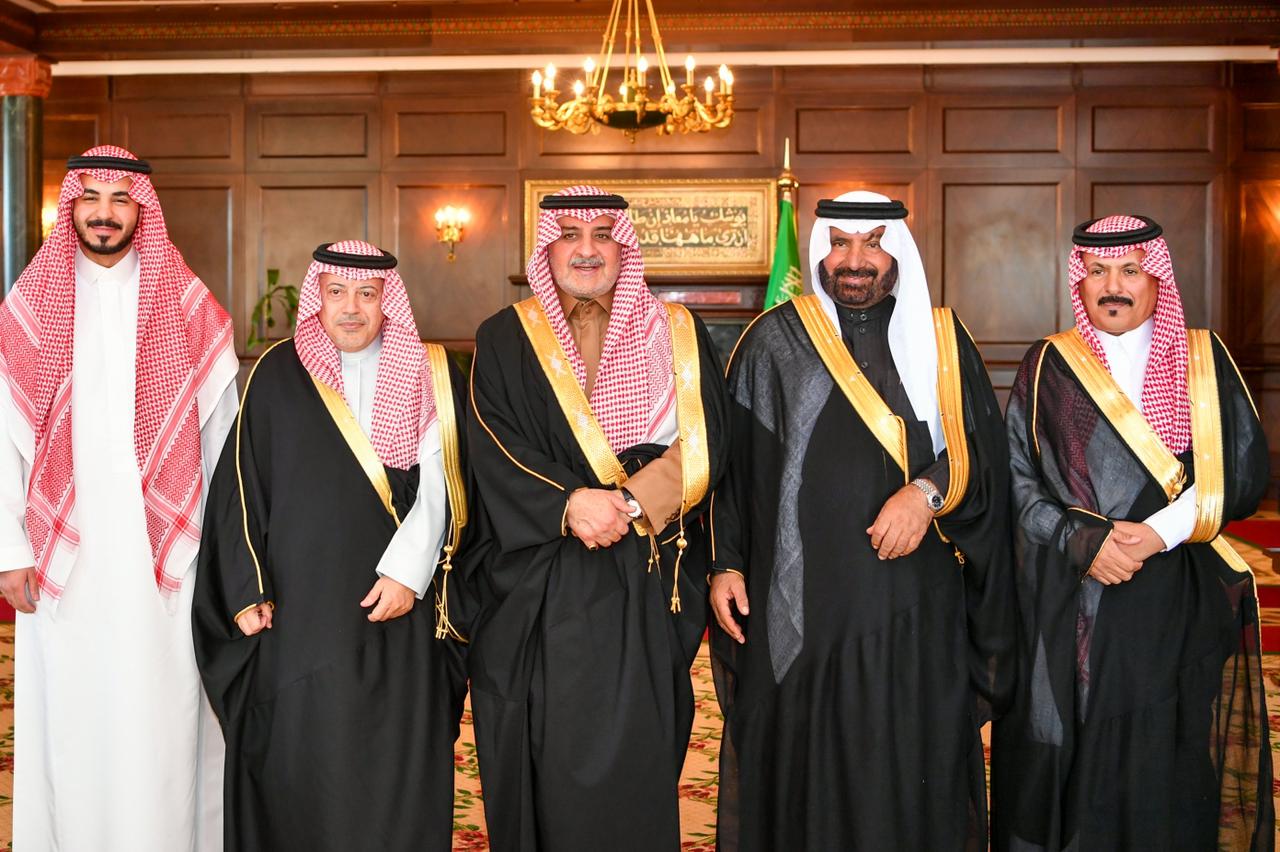 أمير تبوك يستقبل رئيس وأعضاء مجلس الغرفة التجارية بالمنطقة