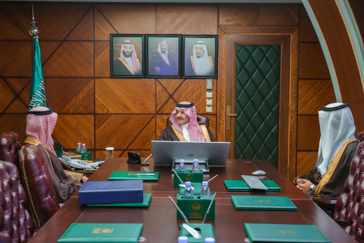 أمير الشرقية يتسلم تقريراً من التجمع الصحي الأول بالمنطقة