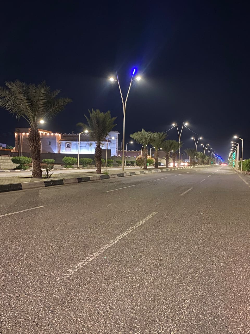 بلدية مركز الموسم تقوم بصيانة شاملة لاعمدة الإنارة لطرق والشوارع الرئيسية