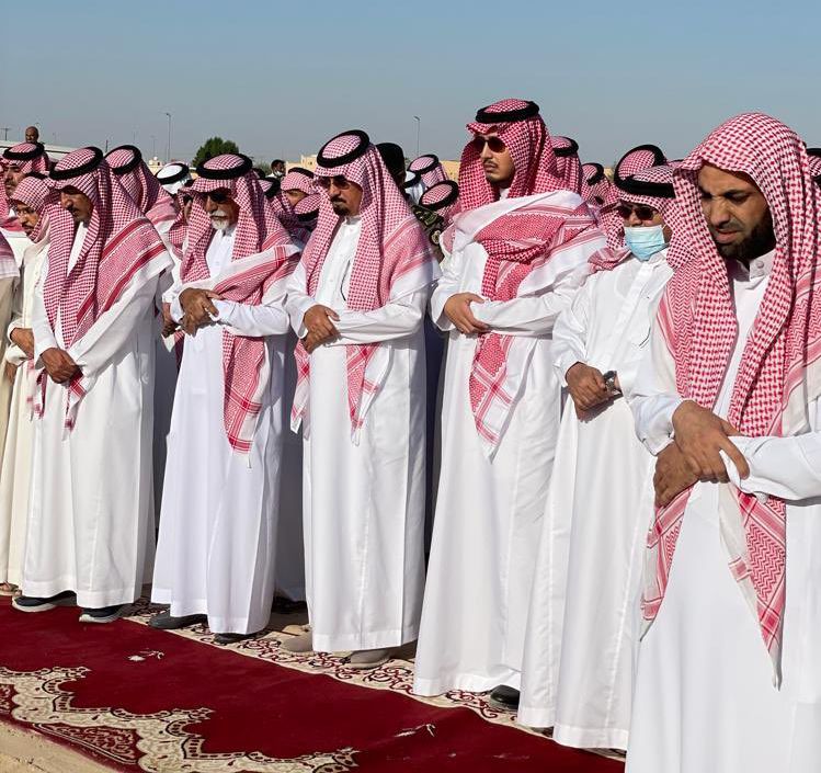 سمو نائب أمير الشرقية يؤدي صلاة الميت على الشيخ راكان آل حثلين