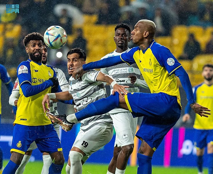 النصر يواصل صدارته بدوري روشن 