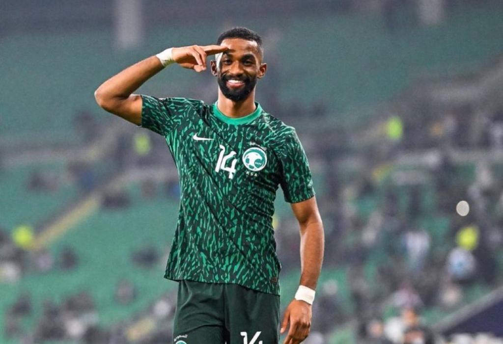 لاعب المنتخب السعودي الناشري يحوز على الأفضلية 
