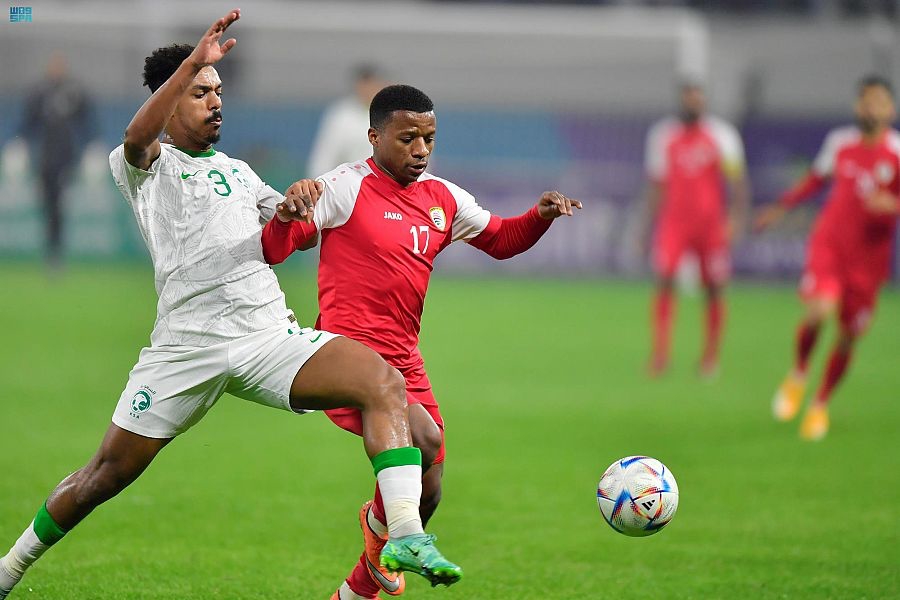 الأخضر يودِّع كأس الخليج 25.. والعراق وعمان لنصف النهائي