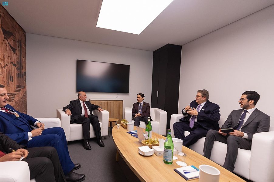 سمو وزير الخارجية يلتقي وزير خارجية العراق في دافوس