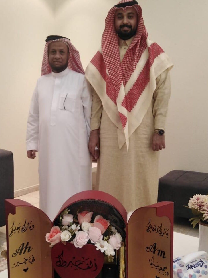 الشاب أحمد الحارثي يعقد قرانه