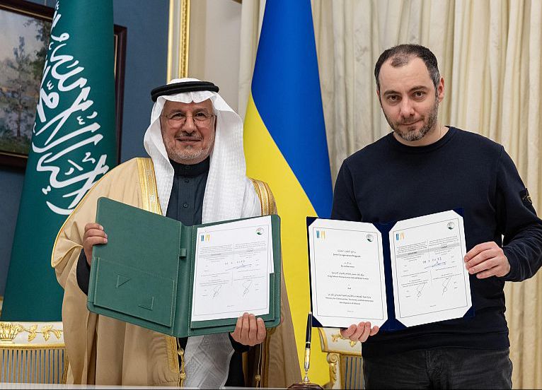 بحضور سمو وزير الخارجية ومدير مكتب الرئيس الأوكراني.. التوقيع على اتفاقية ومذكرة تفاهم بين المملكة وأوكرانيا بقيمة 400 مليون دولار