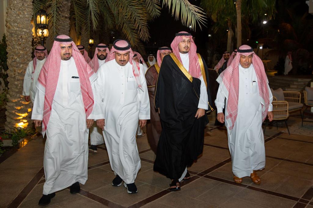نائب أمير الشرقية يقدم التعازي لعائلة الانصاري