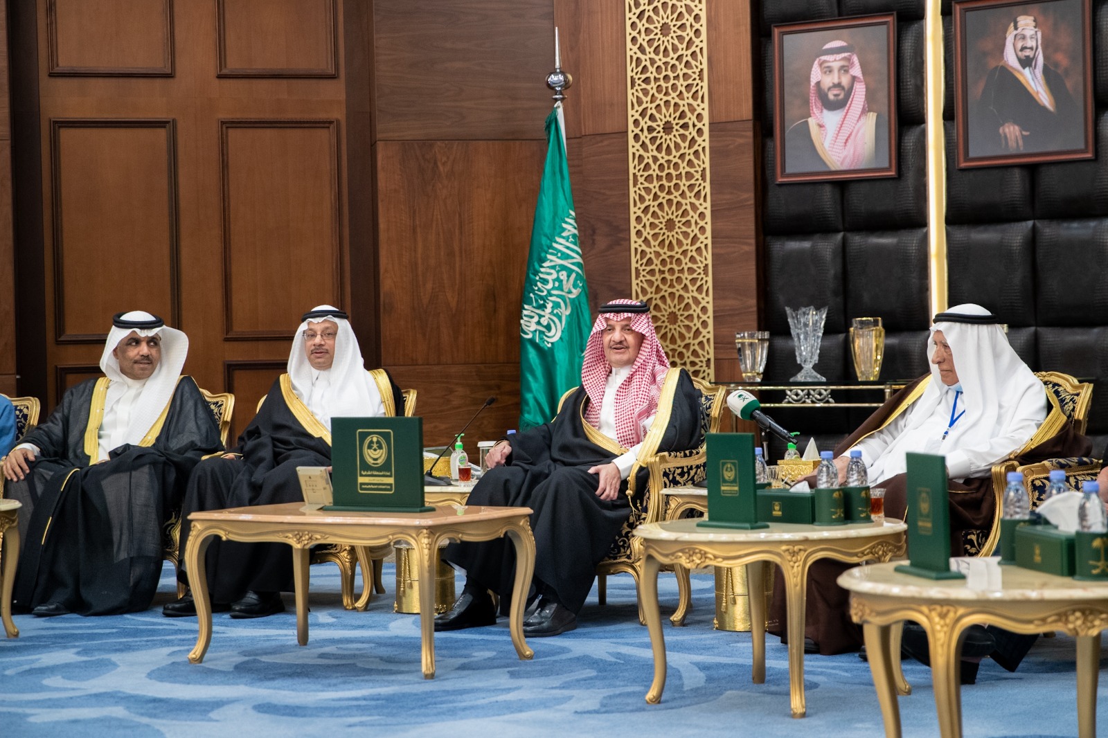 أمير الشرقية يستقبل متقاعدي أرامكو السعودية 