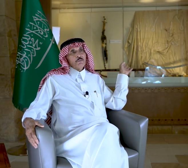 قبل ساعات من الاحتفاء بـ"يوم العلم السعودي".. وفـاة خطاط الشهادتين