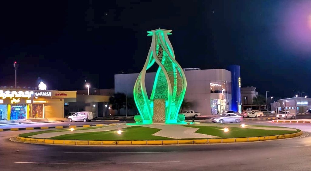أمانة الشرقية تزين الميادين والطرق الرئيسية ومبانيها بالأعلام احتفاء بيوم العلم السعودي