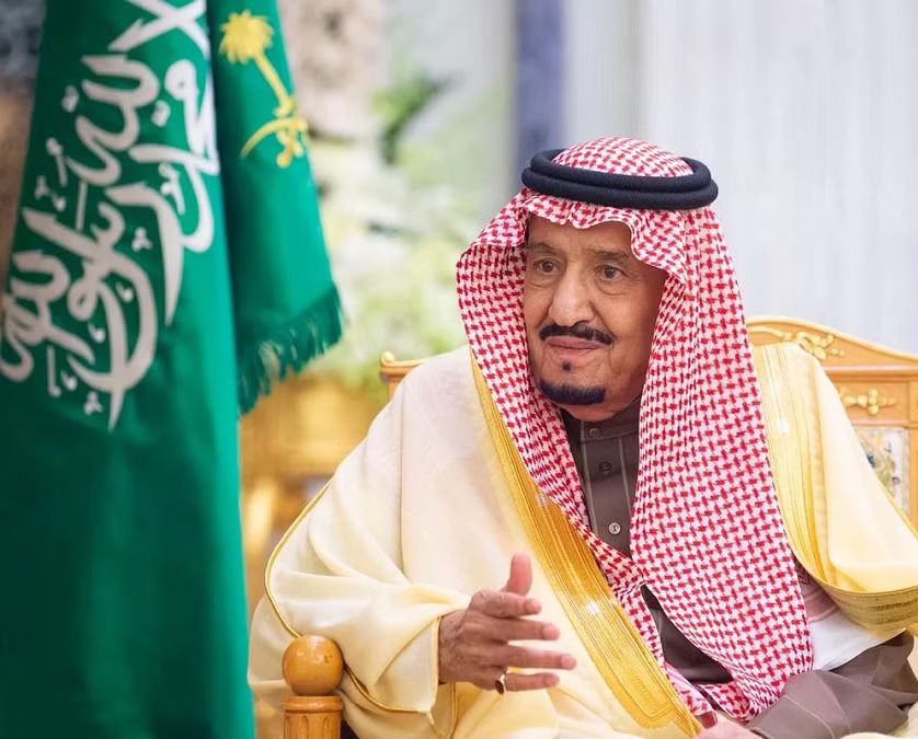 الملك عبر حسابه الرسمي بتويتر :الاحتفاء بيوم العلم يأتي تأكيدًا على الاعتزاز بهويتنا الوطنية