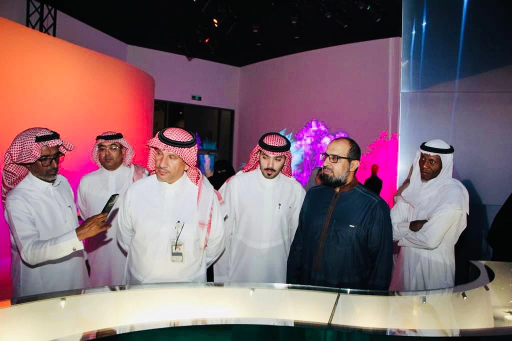 فريق الإعلام التطوعي في هيئة الصحفيين السعوديين في زيارة لمعرض الزمن، الطبيعة، الحب