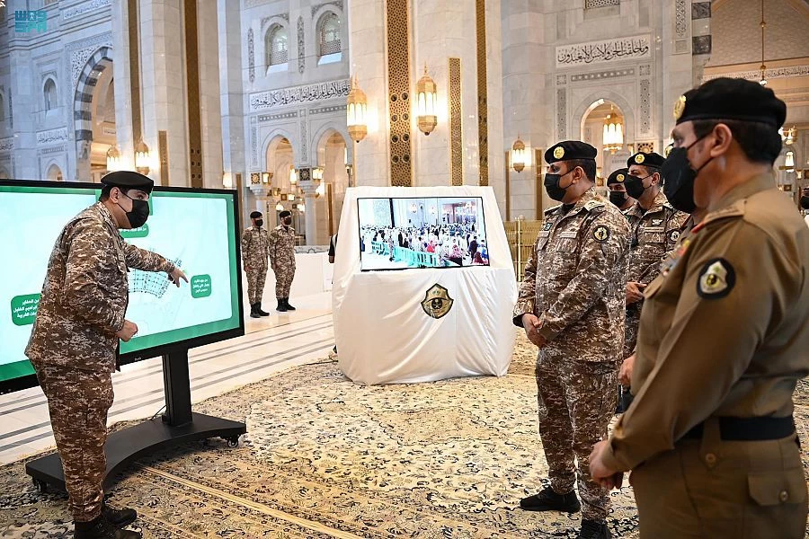 مدير الأمن العام يرأس اجتماع قادة قوات أمن العمرة ويتفقّد جاهزية الخطط الأمنية والمرورية