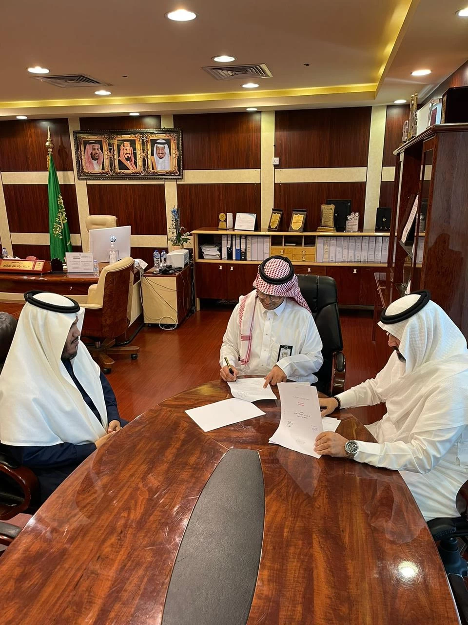 مستشفى خميس مشيط للولادة والأطفال ومبادرون عسير التطوعي يوقعان عقد شراكة مجتمعية.
