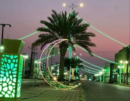 بلدية فرسان تزين ميادين وشوارع المحافظة لإستقبال شهر رمضان 