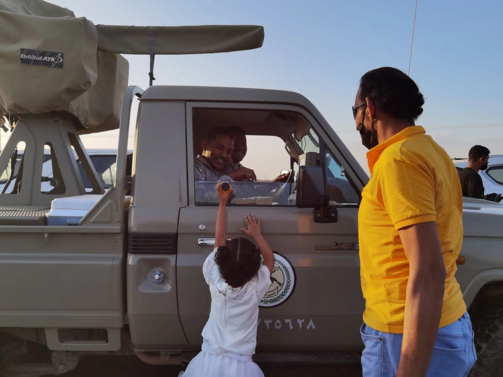 على نية المتوفين من أعضاء الفريق . . تطوع الجرادية يوزع إفطار صائم