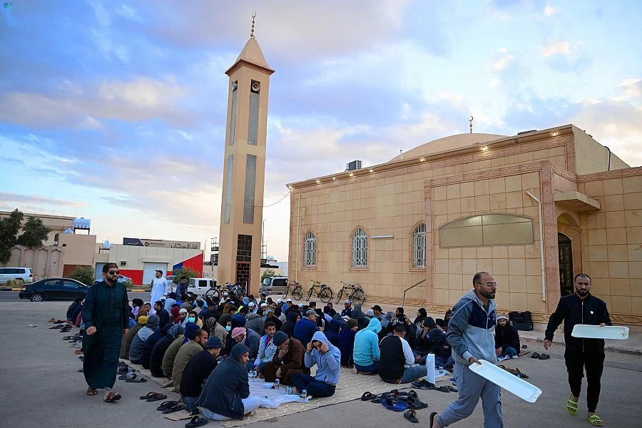 الإفطار الجماعي... بعرعر عادة أصيلة توارثتها الأجيال بشهر رمضان