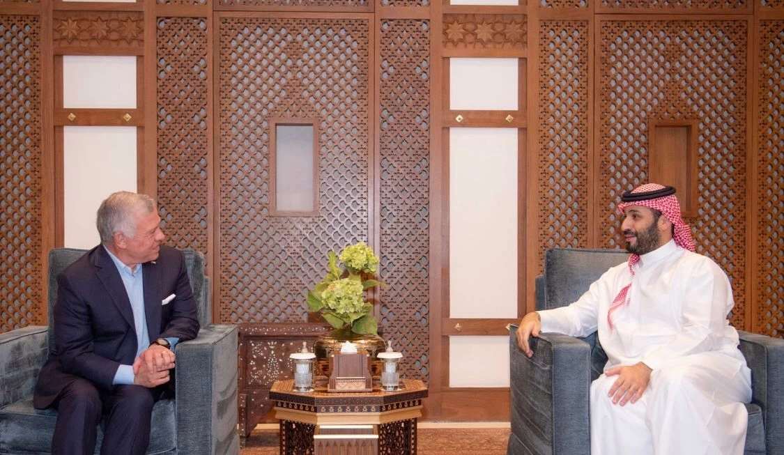 سمو ولي العهد يلتقي ملك الأردن