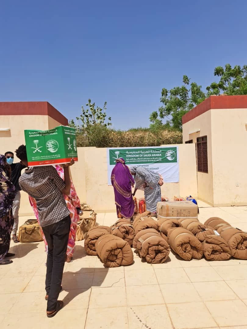 مركز الملك سلمان للإغاثة يوزع مساعدات إغاثية لـ 514 أسرة في مدينة رفاعة بولاية الجزيرة السودانية