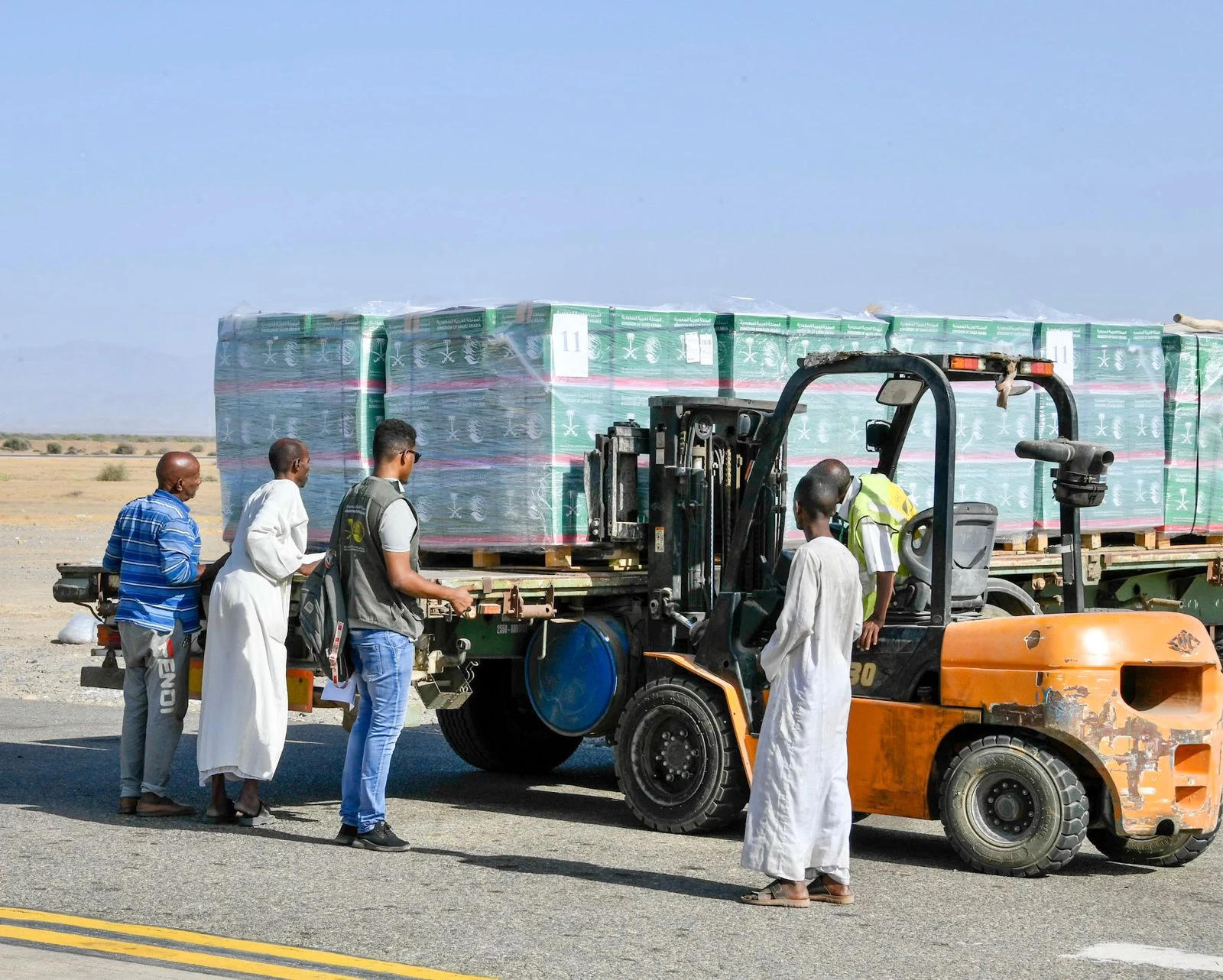 وصول الطائرة الإغاثية الحادية عشر ضمن الجسر الجوي السعودي لمساعدة الشعب السوداني بورتسودان  