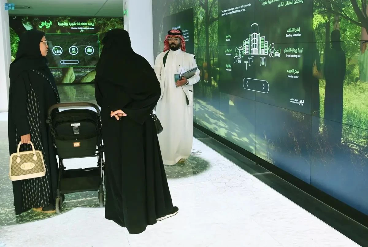 استمراراً لمشاريع تشجير الأحياء السكنية.. "الرياض الخضراء" يصل حي قرطبة