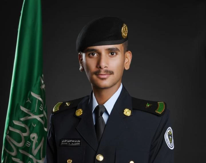 ريان القرني يحتفل بتخرجه ملازم من الكلية الامنية