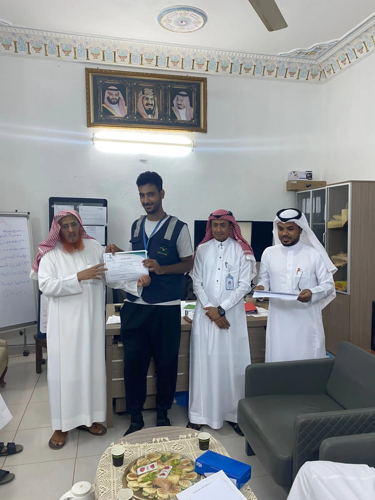 مركز الرعاية الأولية بالشمهانية يعقد اجتماع مع المجلس الاستشاري والمجلس يكرم المركز