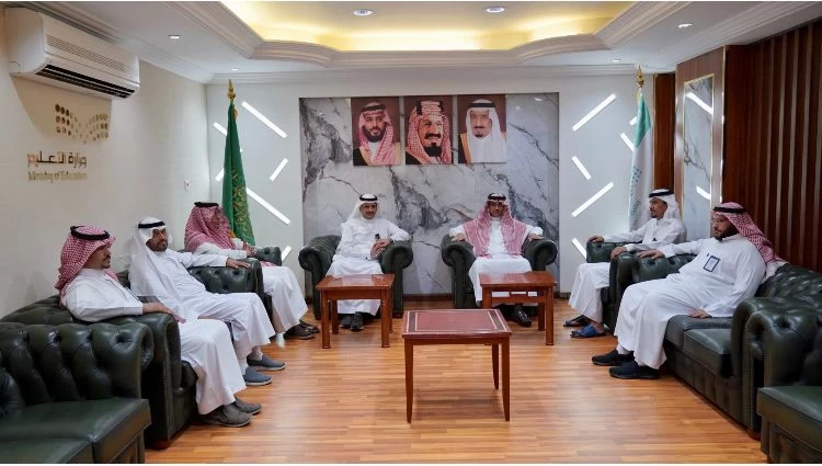 الدكتور الغامدي يباشر مهام عمله مديراً "لتعليم الطائف" ويلتقي بالمساعدين والقيادات