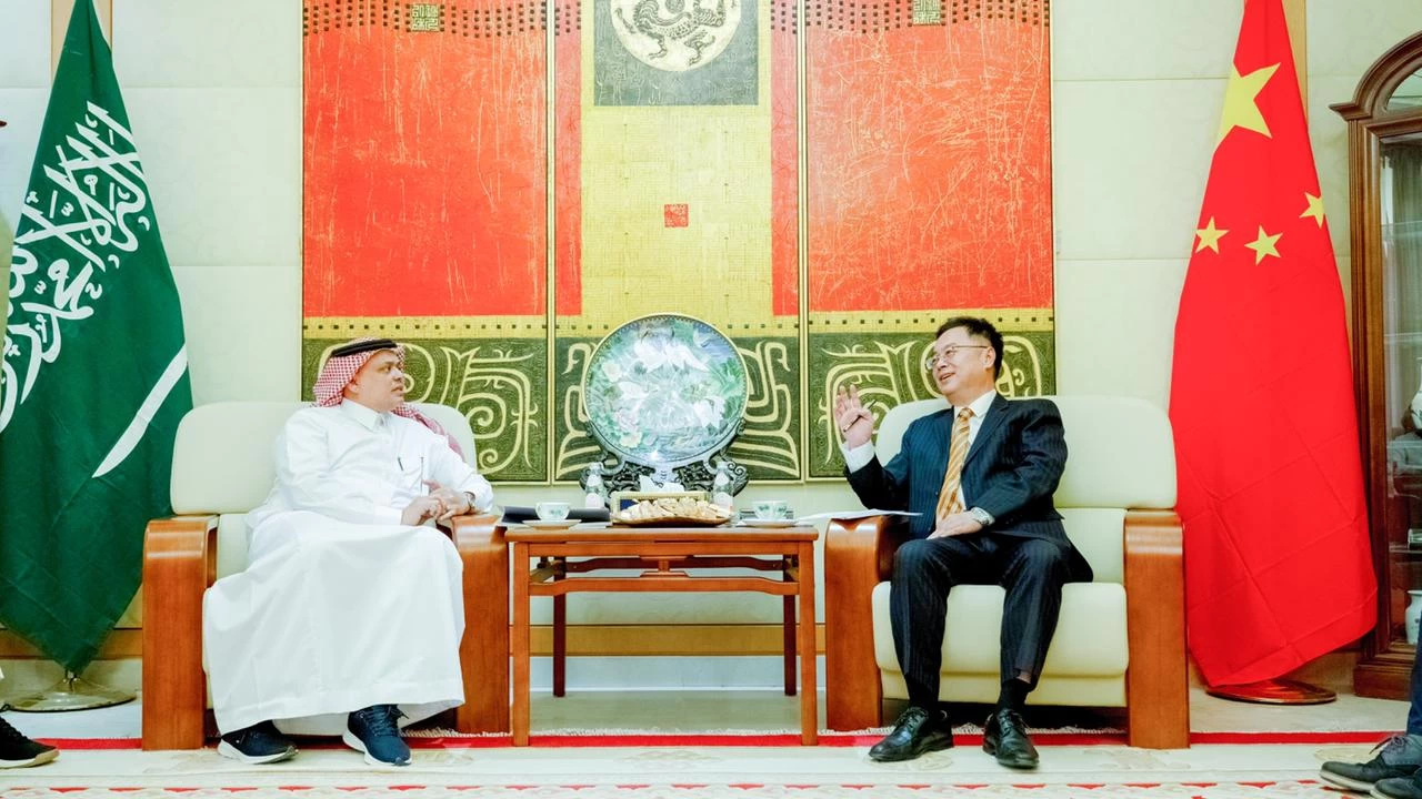 رئيس غرفة جازان يزور السفير الصيني بالرياض 