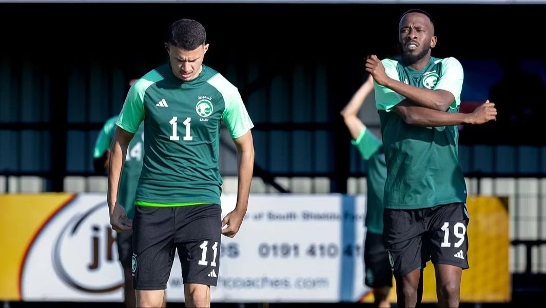 الأخضر يواصل تدريباته في معسكر نيوكاسل