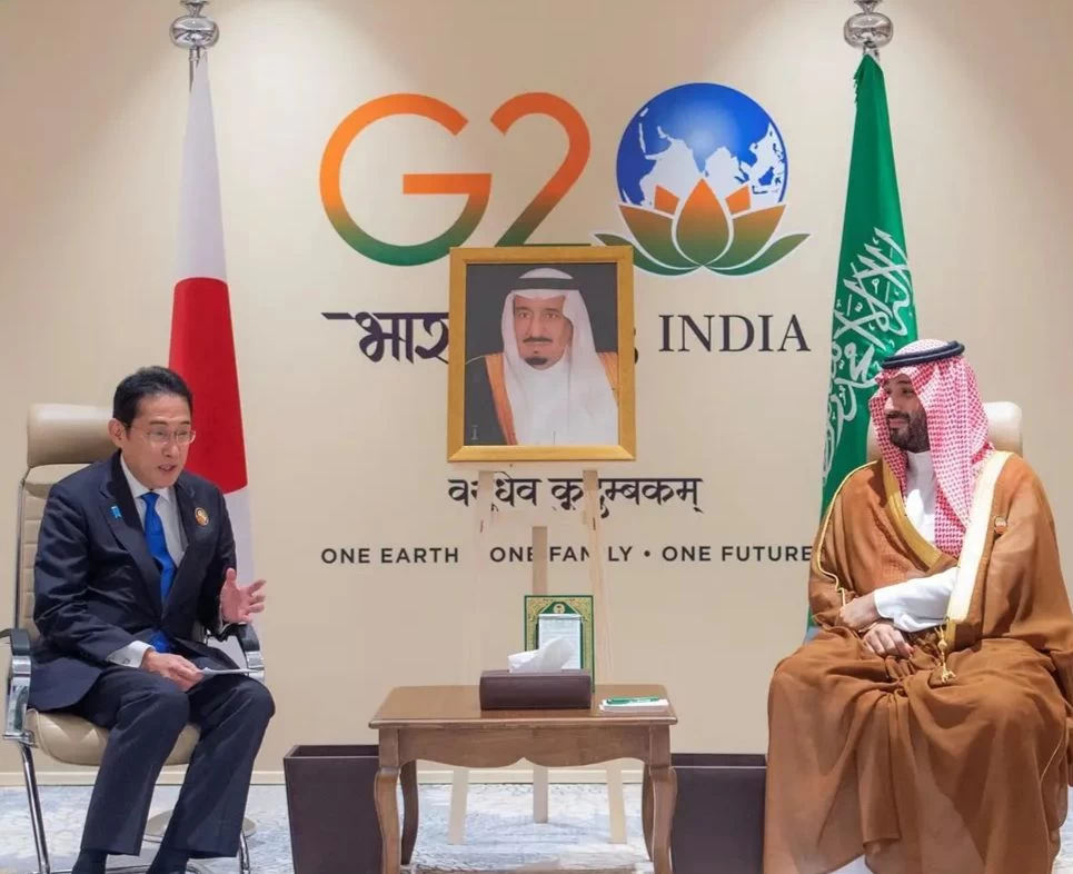 ولي العهد يلتقي رئيس وزراء اليابان