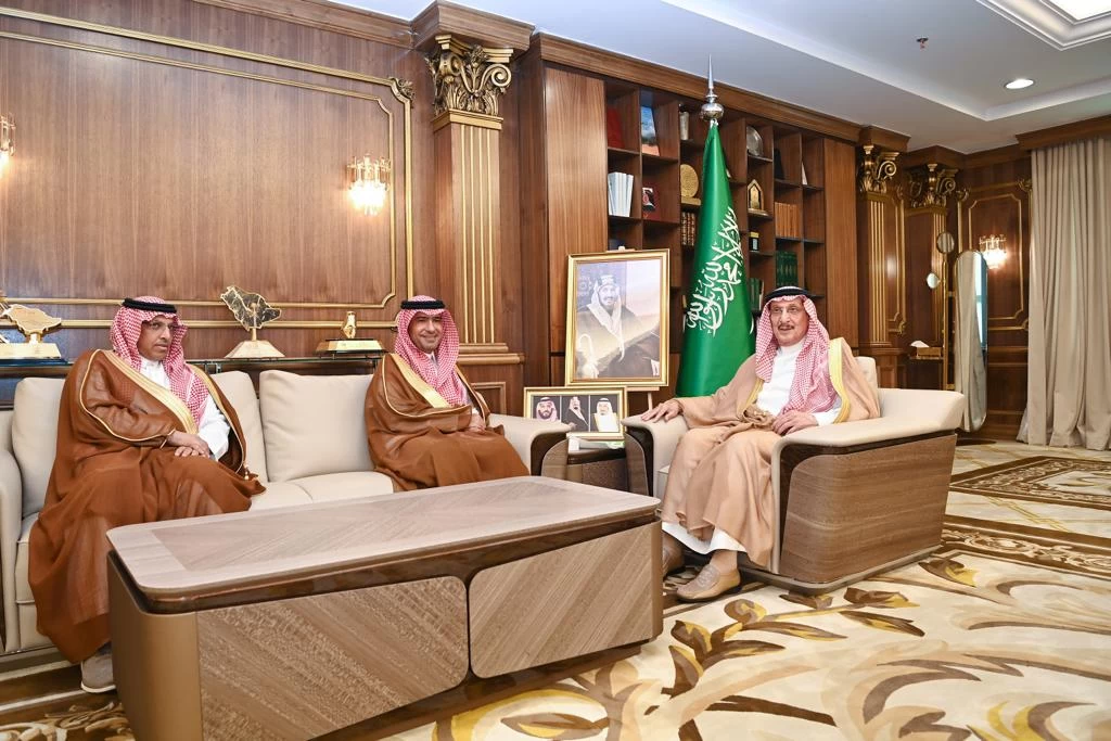 سمو أمير منطقة جازان يستقبل معالي وزير الشؤون البلدية والقروية والإسكان