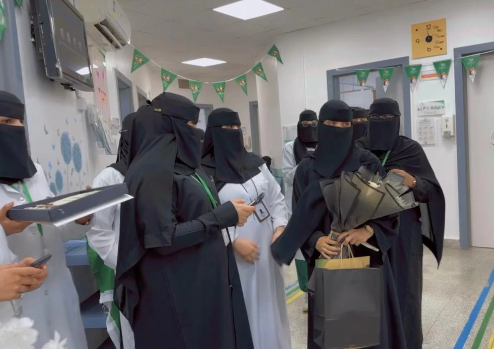 صحي المعبوج يكرم المتدربة مريم مجرشي 