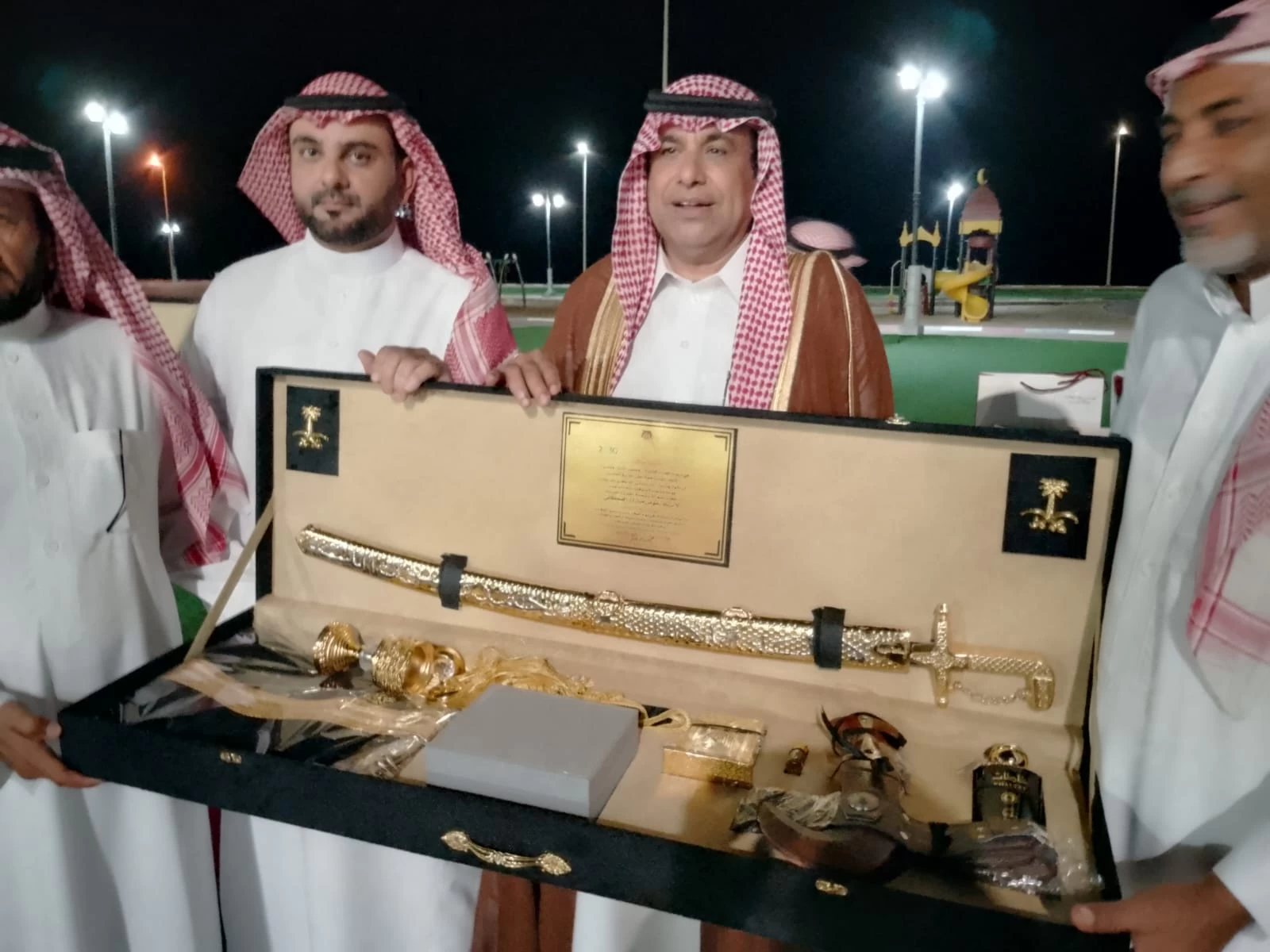 ابتدائية الموسم تودع المعلمان العريبي والقحطاني بعد خدمة ثلاثين عاما