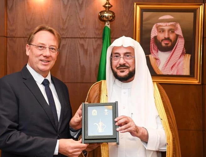 وزير الشؤون الإسلامية يستقبل السفير الفرنسي لدى المملكة