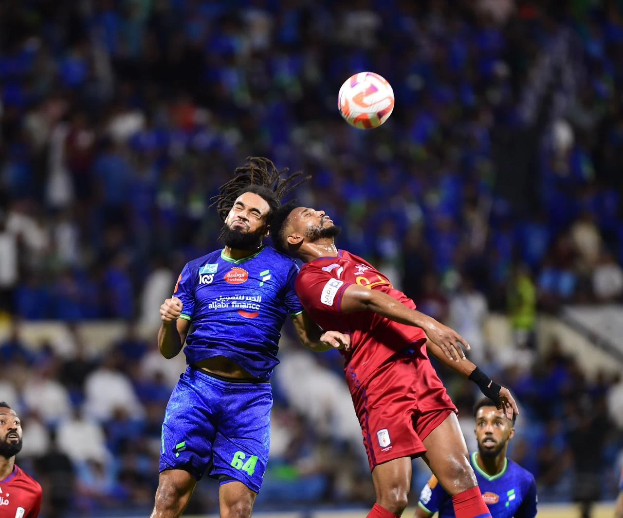 الهلال يعزّز صدارته للدوري بنقاط الخليج ، والفتح يستعرض قوته برباعية في شباك أبها.