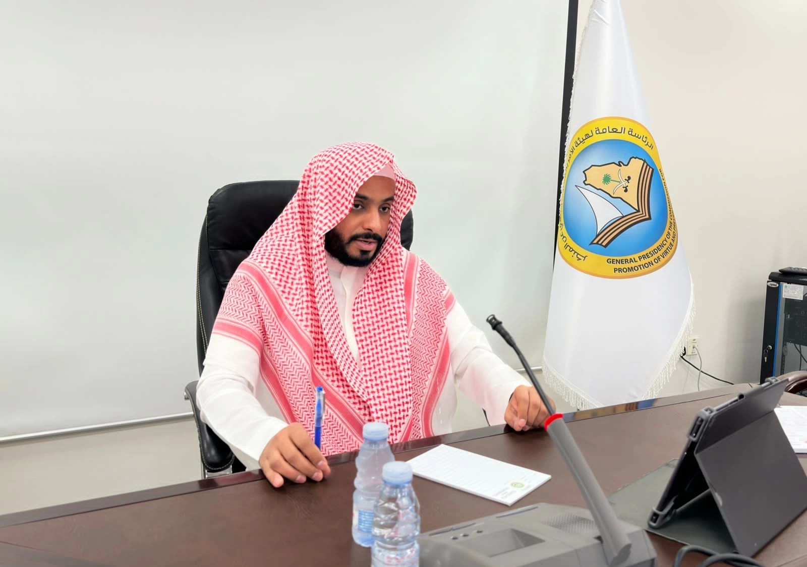 مدير عام هيئة الأمر بالمعروف بالمنطقة الشرقية يعقد اجتماعاً مع رؤساء الهيئات ومدراء الإدارات بالفرع