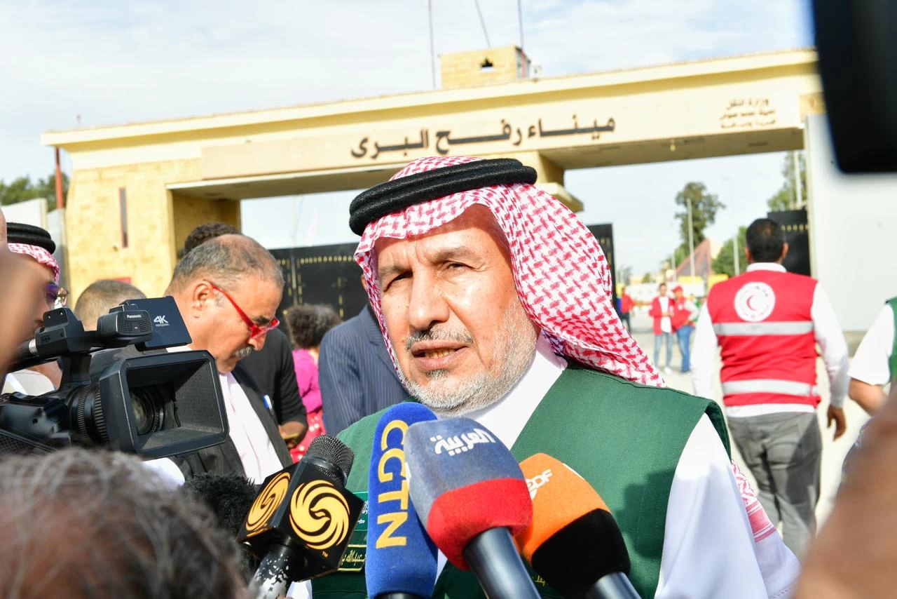 الدكتور الربيعة يقف على سير وآلية دخول المساعدات الإنسانية السعودية المقدمة لإغاثة الشعب الفلسطيني في قطاع غزة