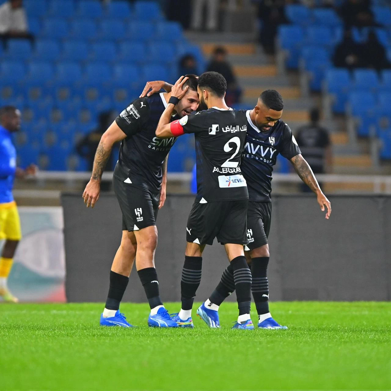 الهلال يسحق الحزم بتسعة أهداف ، وقمة الأهلي والشباب سلبية.