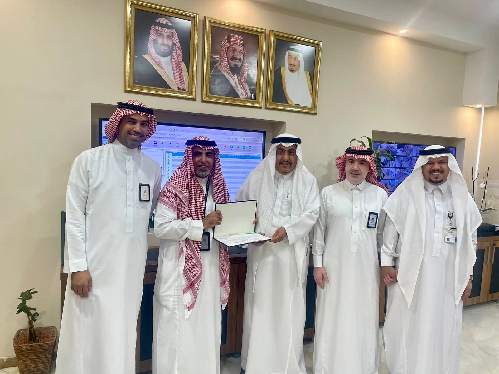 مستشفى الملك فهد العام بجدة يكرم الجميح