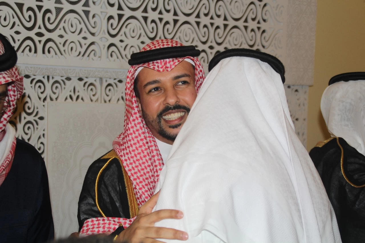 شيخ شمل محافظة جزر فرسان يحتفي بعقد قران ابنه ضيف الله الراجحي 