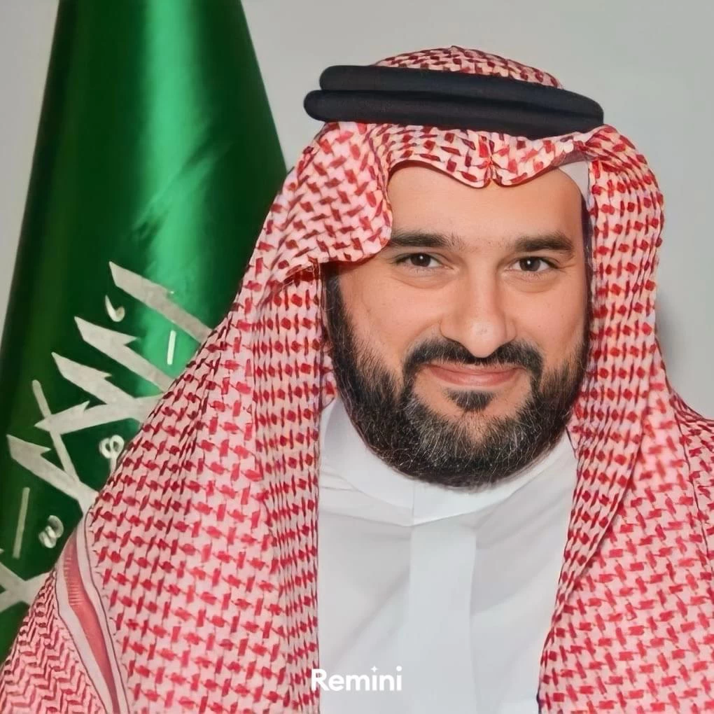 الإعلامي محمد إدريس يشكر معزيه في وفاة والد زوجته