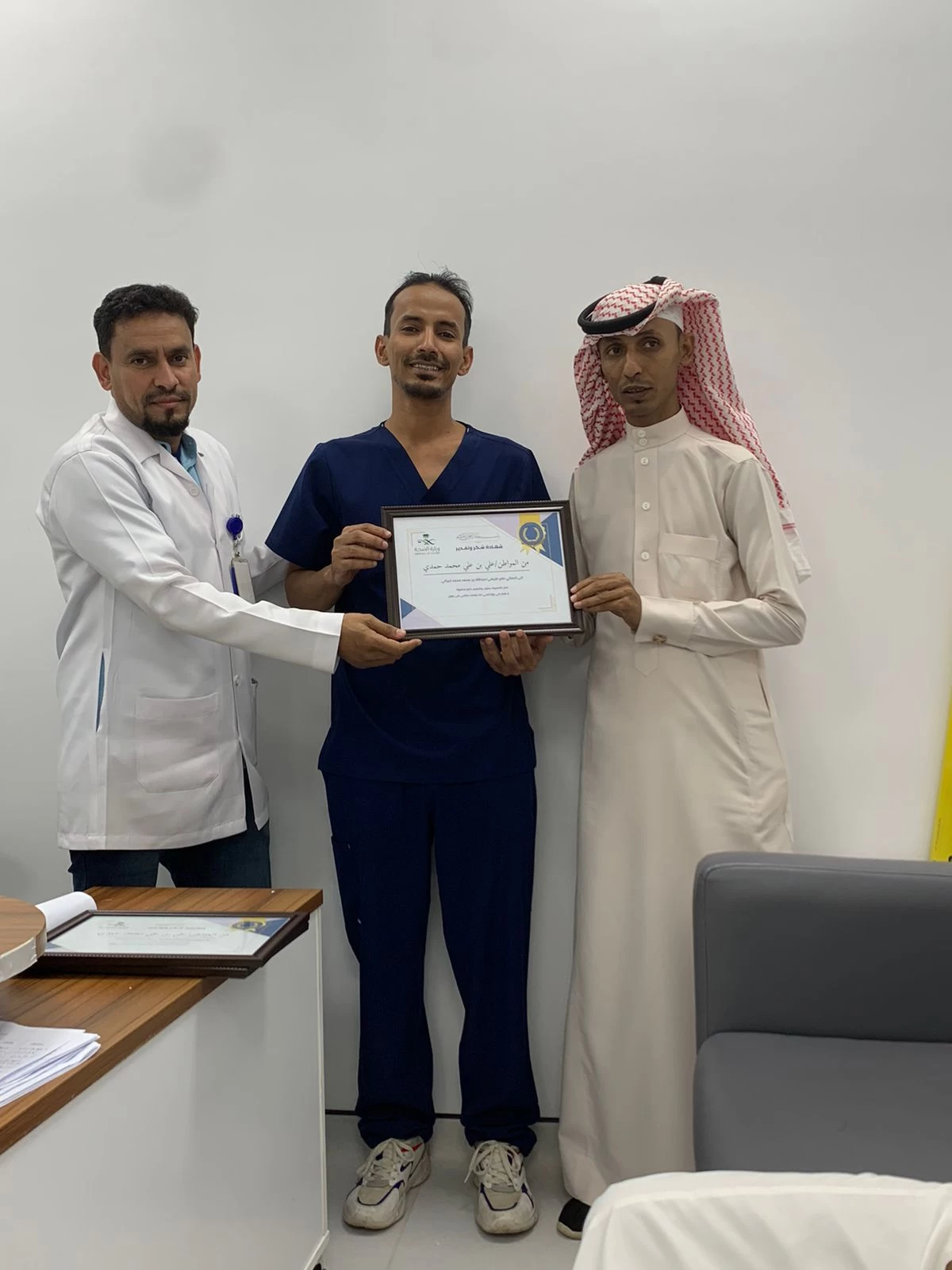 "مواطن" يقدم شكره إلى عدداً من أخصائي العلاج الطبيعي بمستشفى صامطة العام 