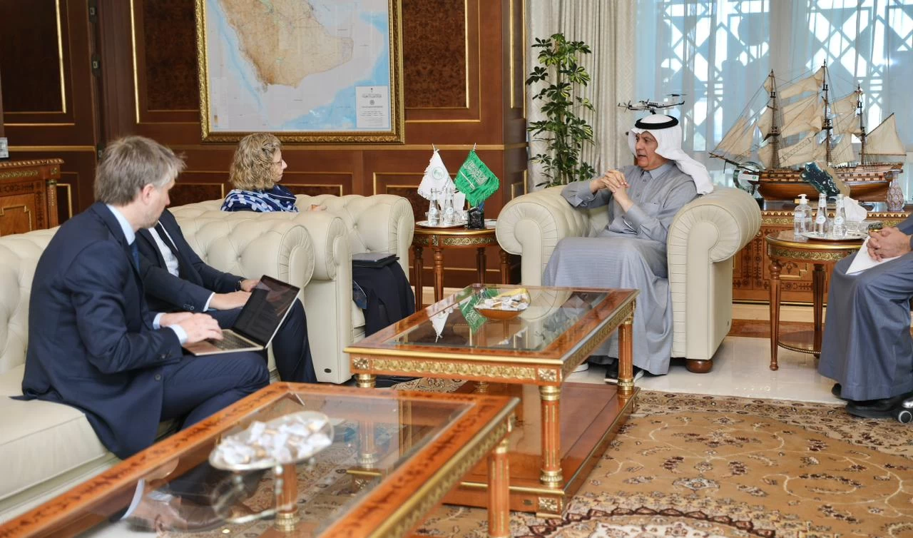 الوزير الفضلي يستعرض تحضيرات المملكة لاستضافة الاحتفال بيوم البيئة العالمي