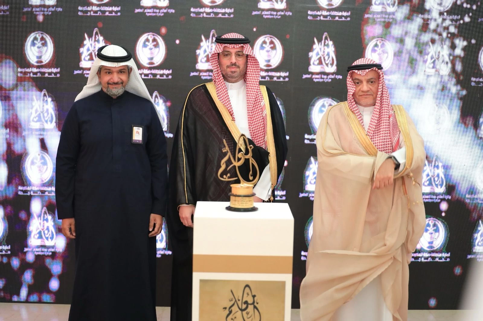 محافظ جدة يكرم المهندس” هتان حموده”