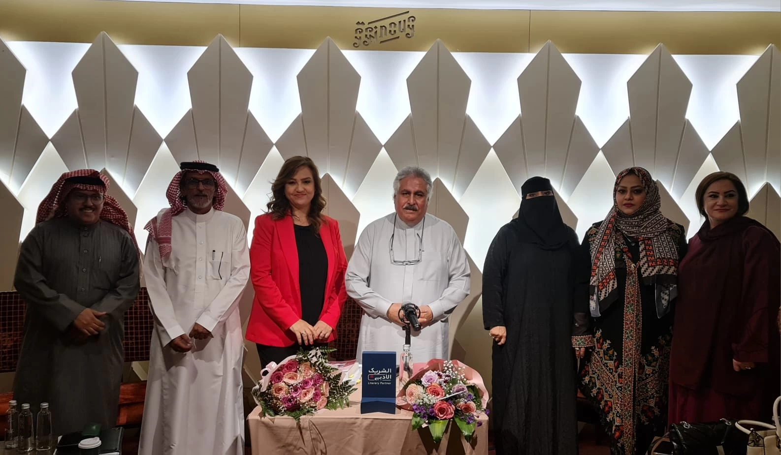 أمسية شعرية فاقت حد الإعجاب : جدة تستضيف الشعراء في ليلة الحب