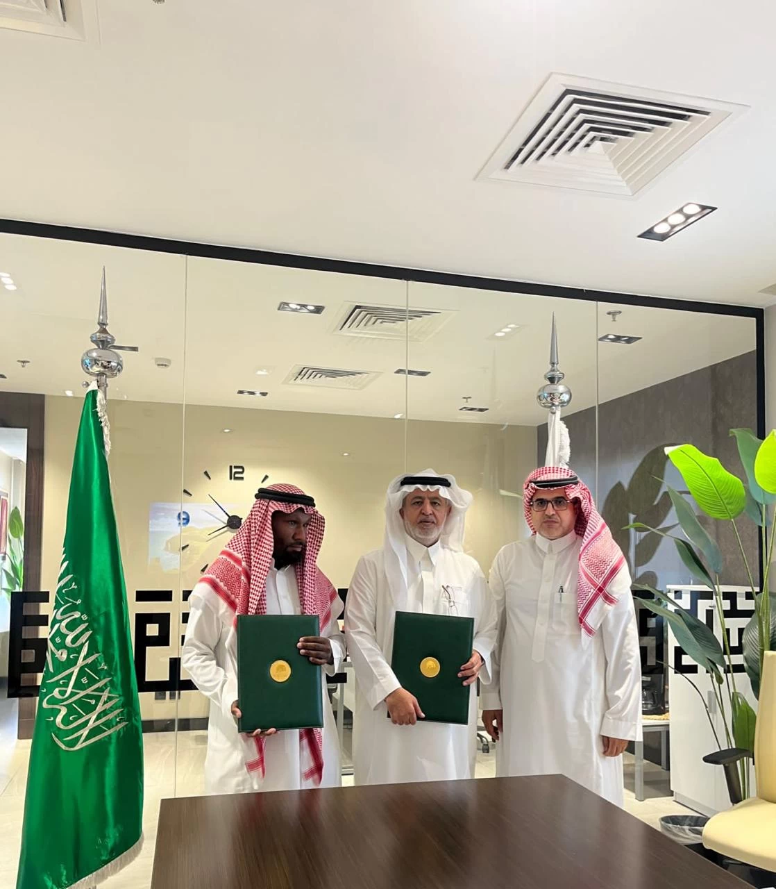 ​​​​​​​"بر جدة" ووقف الوالدين يوقعان مذكرتي تعاون مع جمعية "رفيق النجاح لخدمة ذوي الإعاقة" لإثراء الخدمات المجتمعية