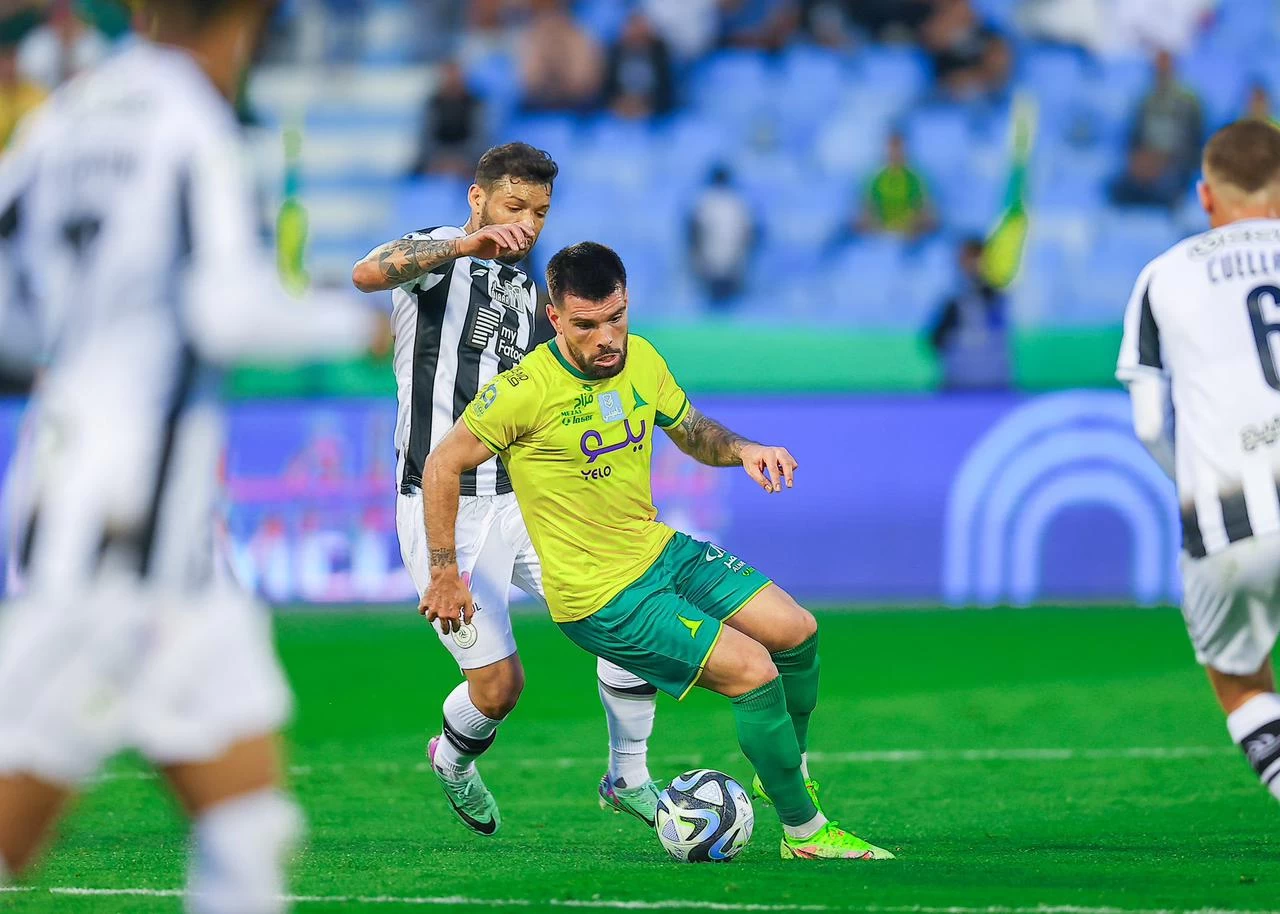 الشباب والخليج يتعادلان سلبياً.